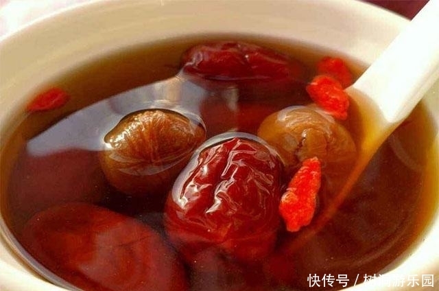  助于|立冬后，女性年过40岁，经期多喝3种水，排毒素，延缓衰老