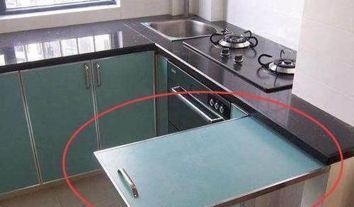 邻居|邻居在橱柜上装一块板，立马实用十倍，看完后悔家里装早了