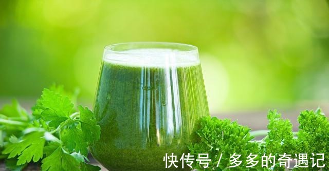 炒芹菜,要不要焯水大厨告诉你,这才是炒芹菜的正确吃法!