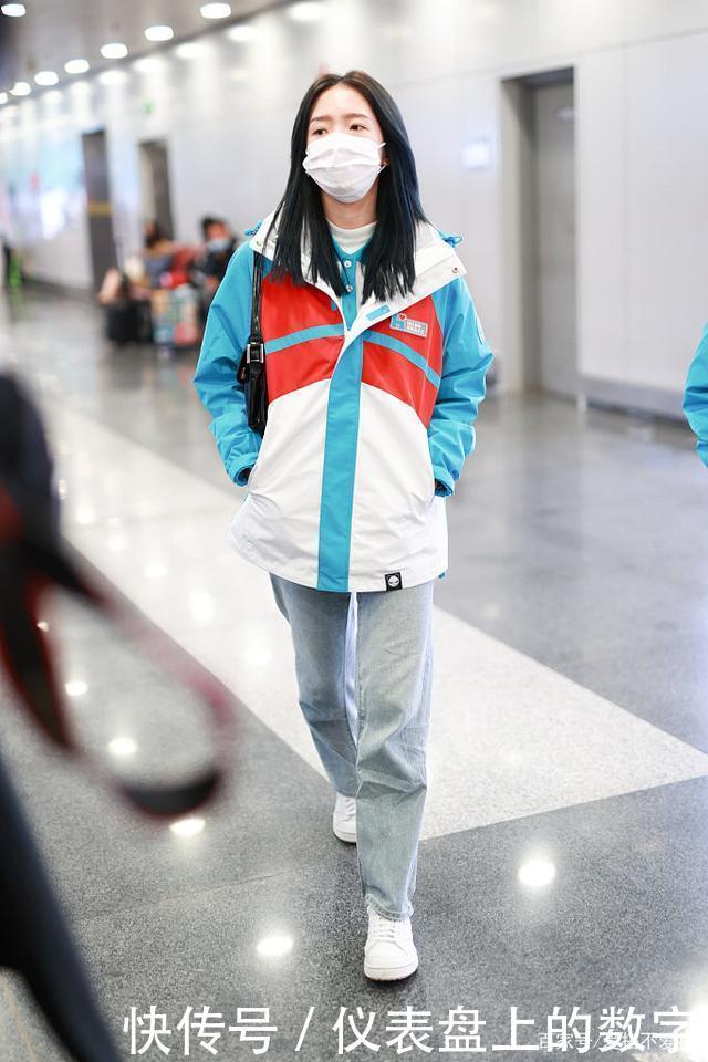 女人少穿西装吧,呆板还容易撞衫!现流行这5件外套,百搭显气质