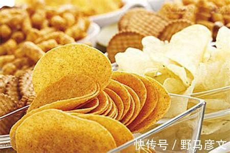 报复性|从不吃零食孩子长大后怎样报复性补偿成“噩梦”，父母悔不当初