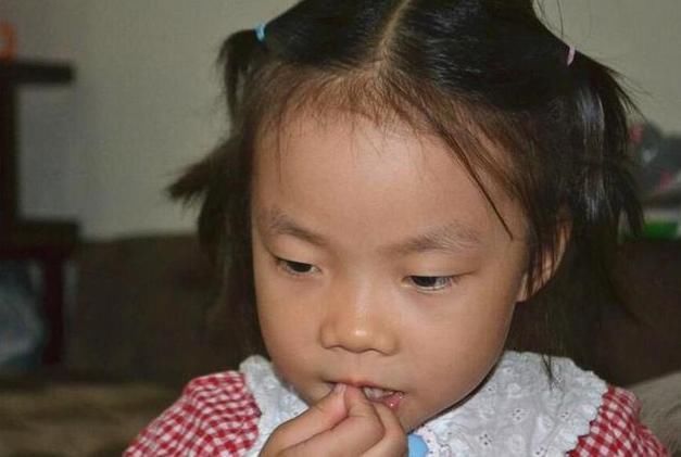 医生|小时候爱啃指甲的娃,长大会怎么样医生直言大概是这两种结局