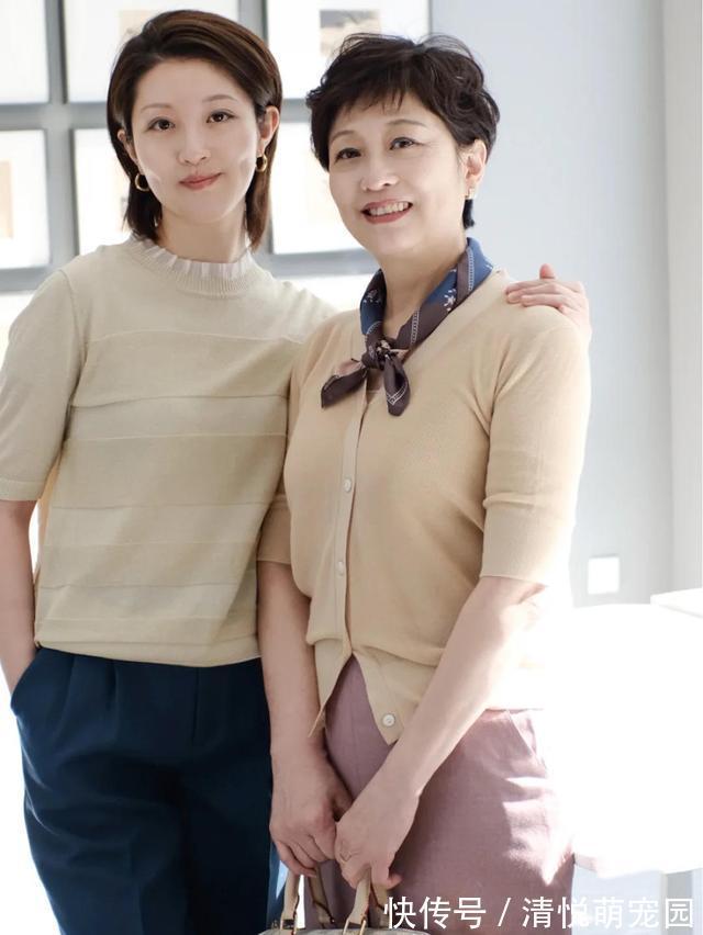 搭配|这才是今夏时髦洋气的穿搭！“奶奶衫+小男孩裤”，60+穿上超好看