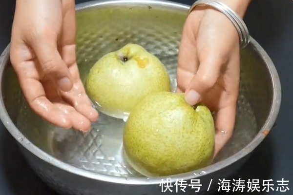 把梨放冰箱冷冻一晚上,作用真是厉害了,10个家庭9个都需要!