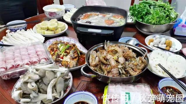 晓峰|晒周末不同家庭的晚餐，有的丰盛，有的温馨，看完想去蹭饭