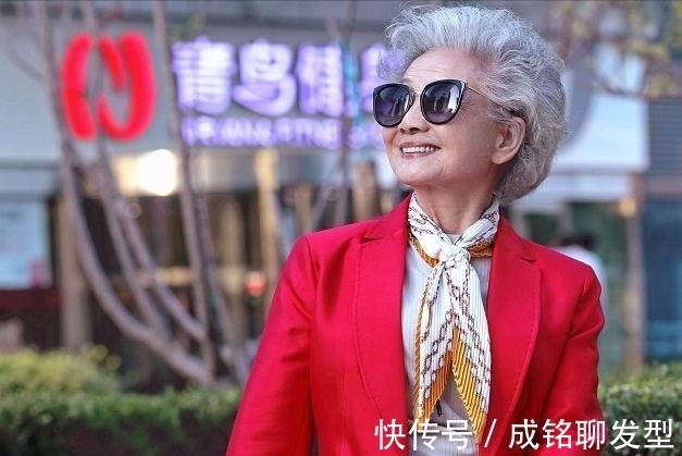 穿搭 她是我见过最有气质的老人,91岁也不服老,发型和穿搭堪比教科书