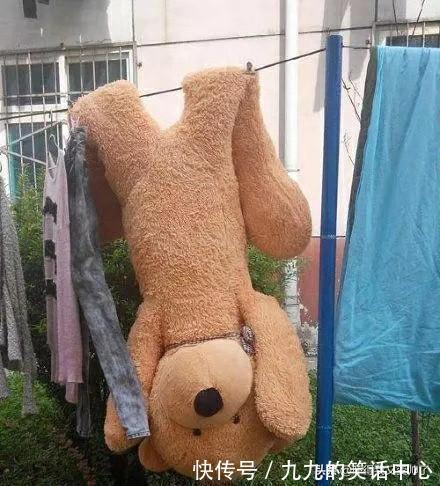 |幽默笑话:去饭店吃饭,结账时老板娘说什么也不要我的钱