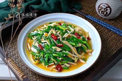 杏鲍菇|冬天的韭菜，鸡蛋靠边站，和这菜炒，实惠又鲜香美味，快学做起来