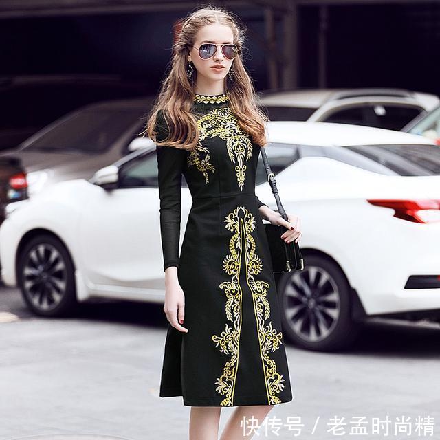 印花纹 初春连衣裙这么穿,彰显优雅女人味