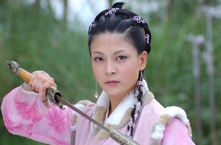 生中扮演着|成吉思汗的三个皇后，一个是年少爱情，一个是长情陪伴