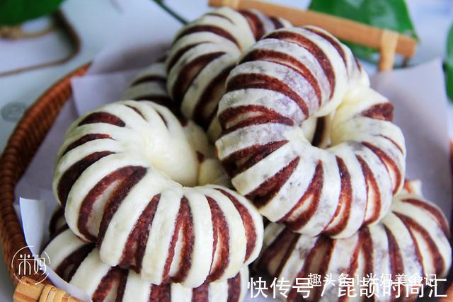 馒头|我家面粉从不蒸馒头,试试这做法,1次做8个,出锅瞬间扫光,赞