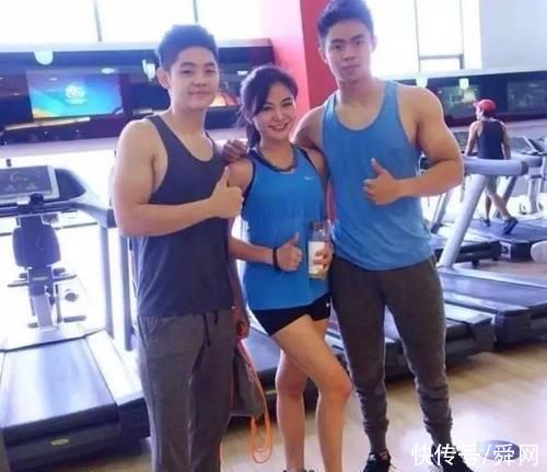 国外50岁“冻龄女神”与儿子似情侣毫无违和感，女人不注意这些，用多少化妆品都没有用