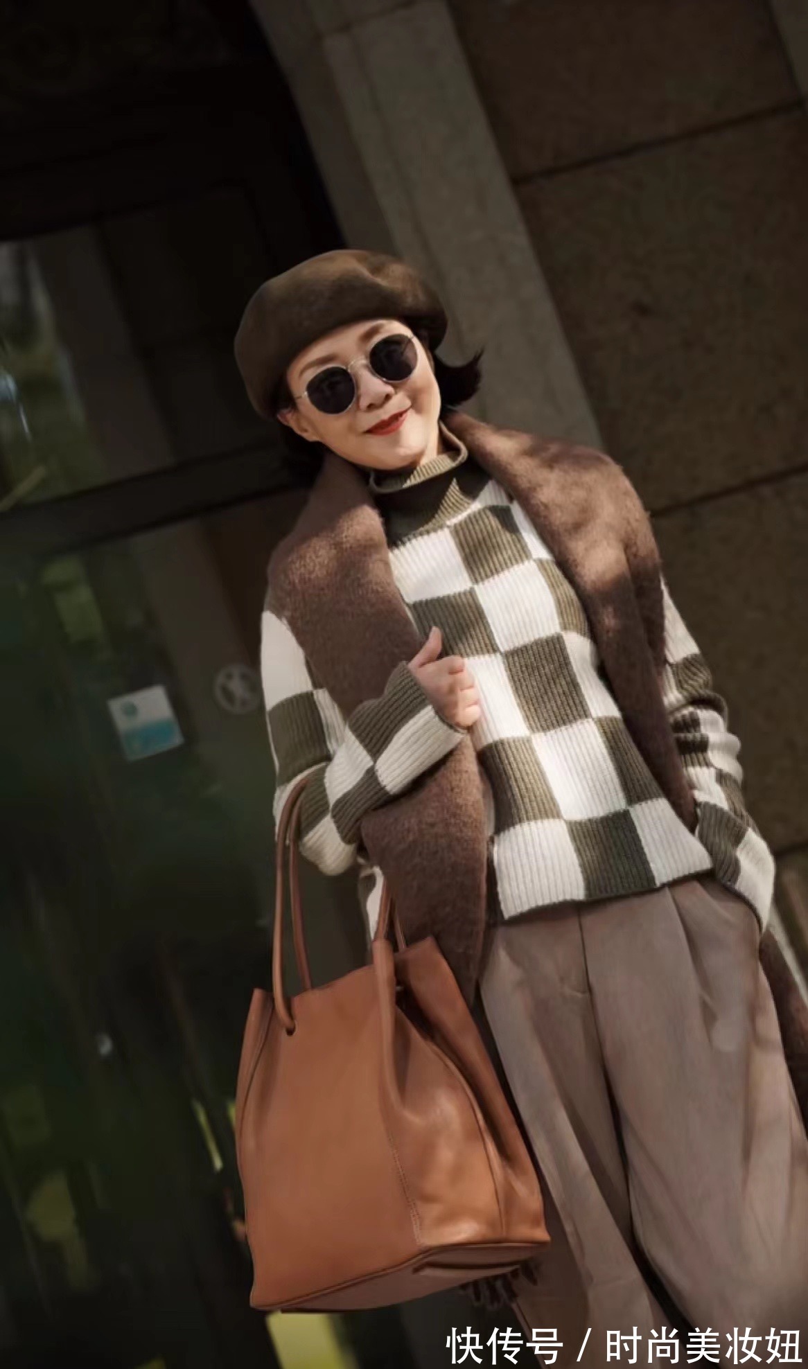 气质|这位50岁妈妈真时髦,靠穿搭打造高级气质,照穿优雅大气