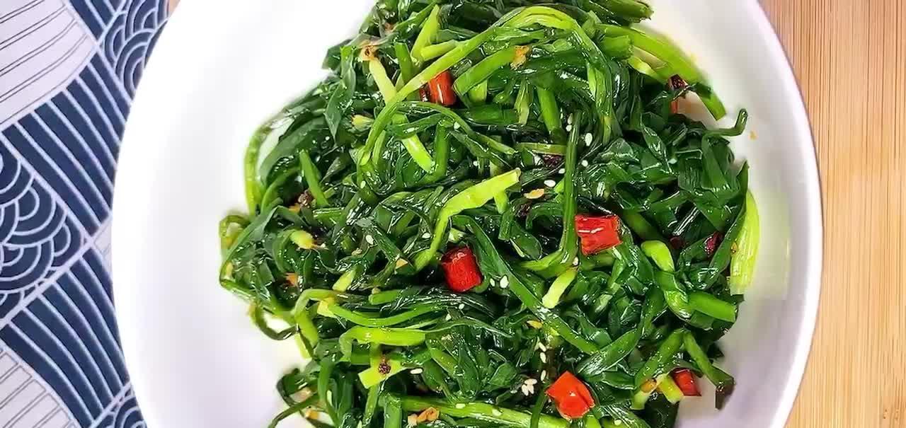 韭菜新吃法,香辣咸鲜,营养丰富唇齿留香,满满一大盘不够吃