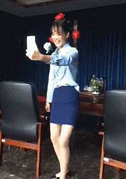 |搞笑GIF:长点心吧 对面住的可都是单身汉啊