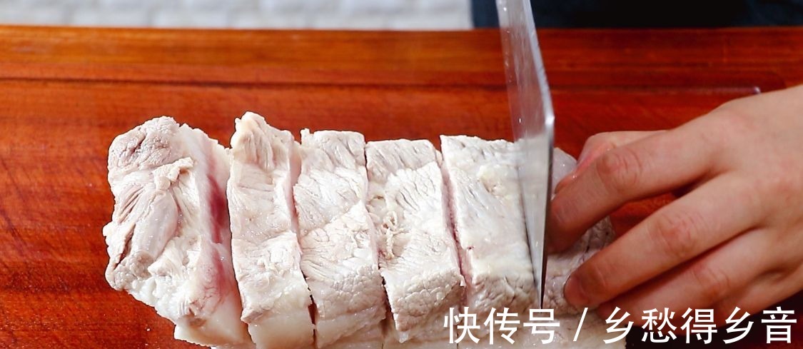 锡箔|脆皮五花肉的家常做法，搭配甜辣酱，开胃又解腻，特别的好吃！