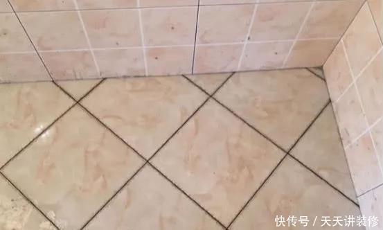 卫生间|卫生间贴瓷砖时，我坚持在瓷砖下面空一行，师傅一听：遇到行家了