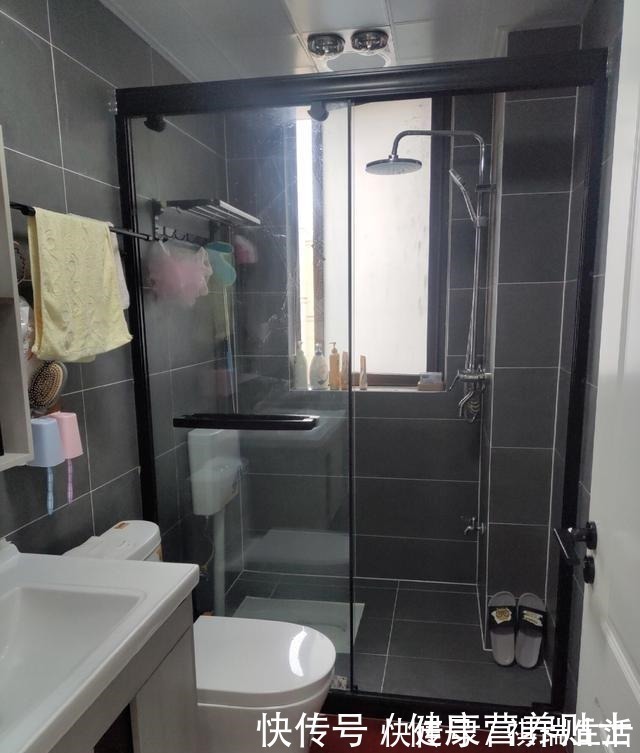 电视背景墙|新房入住一个月,入户鞋柜非常实用,不做电视墙家人很满意,晒晒!