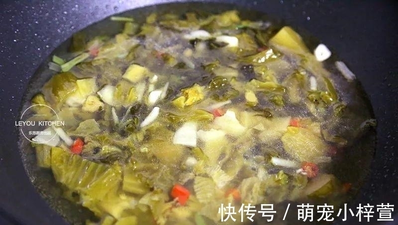 天冷时，一定要吃这一锅，酸爽开胃，没放肉，却比肉还好吃