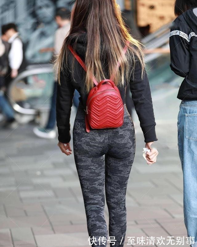 肩带 高贵优雅的瑜伽裤装扮更添清纯美感，显得腿长脚小，富有质感