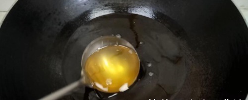 面粉新吃法,手不沾面,比油条做法简单,比馅饼好吃,越吃越想吃