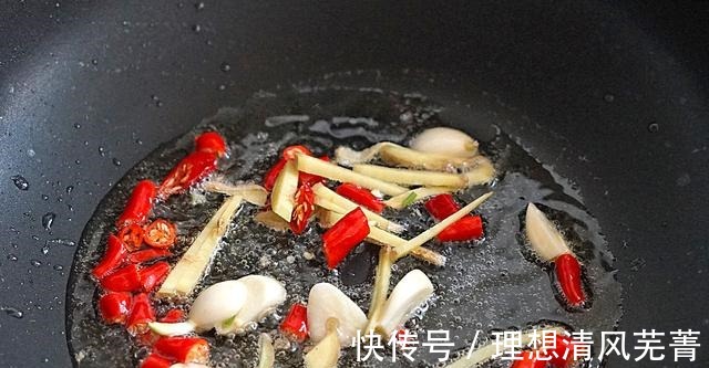 入秋后,我家爱吃这菜,2块1斤,维C含量比苹果高,炖一炖超美味!