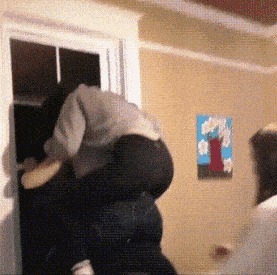 |搞笑美女动态图GIF：大型社会性死亡现场，我尴尬你们爆笑！