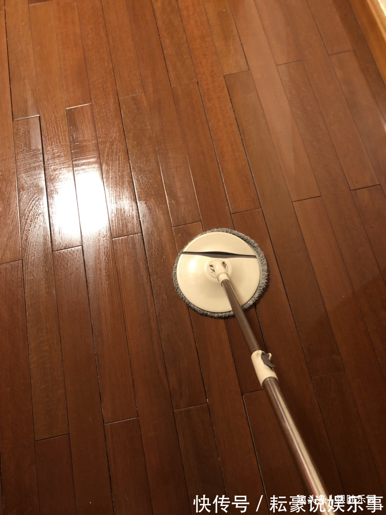 地板|去嫂子家才发现:厨房从不摆瓶瓶罐罐,瞧聪明人这样布置,真先进