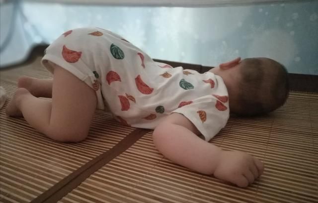 奇葩|宝宝奇葩睡姿大比拼,太可爱了,看完也想立马生一个!