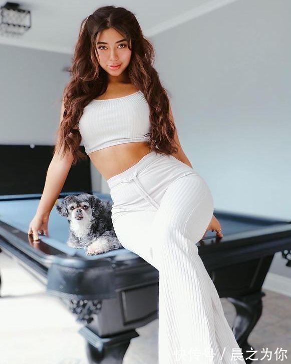 魔鬼身材|加拿大00后少女,凭借甜美长相+魔鬼身材走红,这身材,爱了爱了