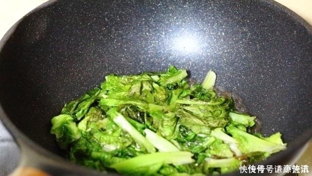 营养|一家三口的晚餐,4道家常菜荤素搭配,开胃又下饭,好吃又营养