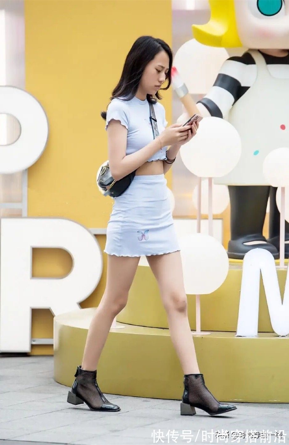 高跟鞋 “A字裙”越穿越有样,3个不同风格的搭配,简单显瘦好优雅