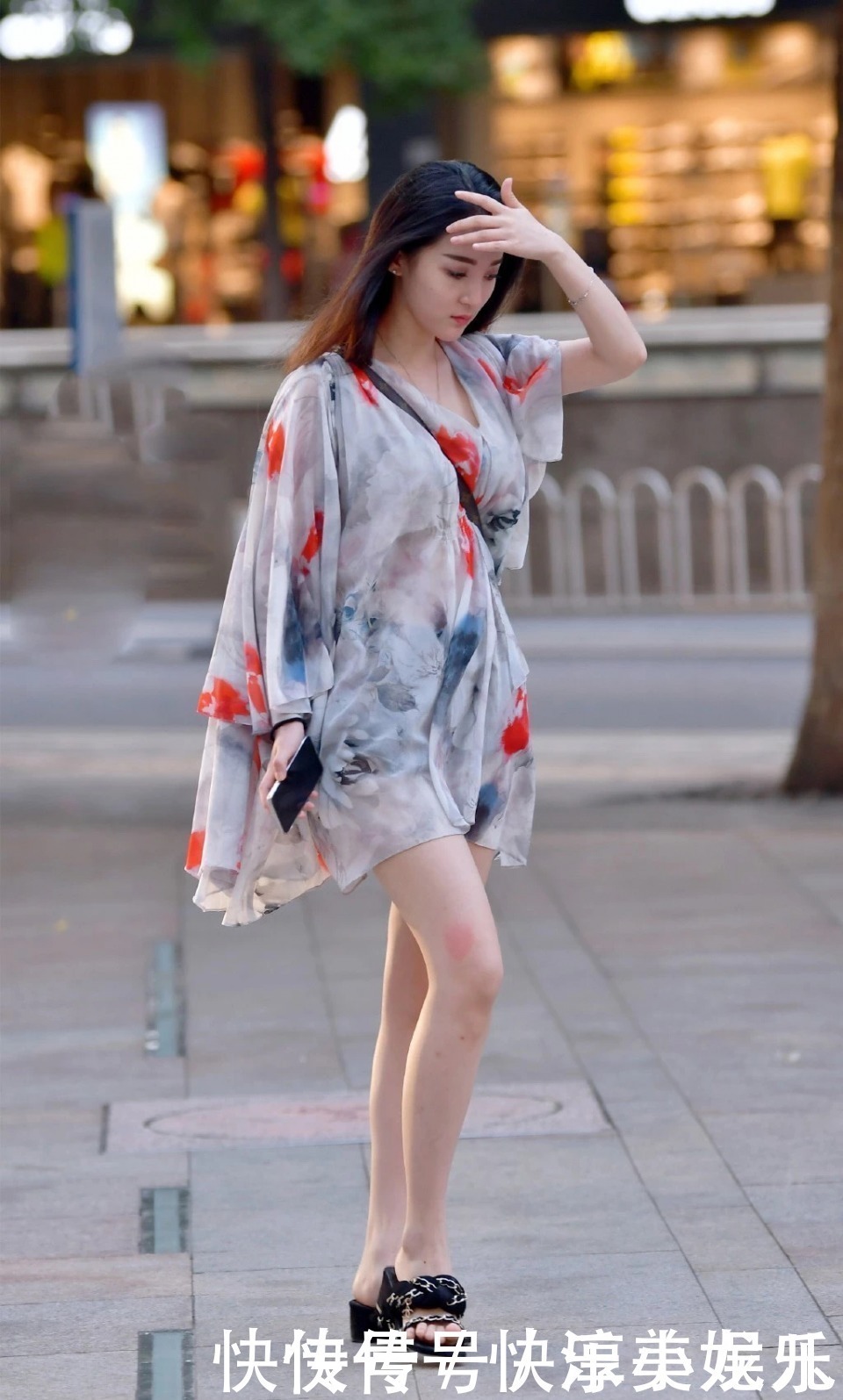 街拍那些穿裙子的小姐姐，审美一个比一个奇葩