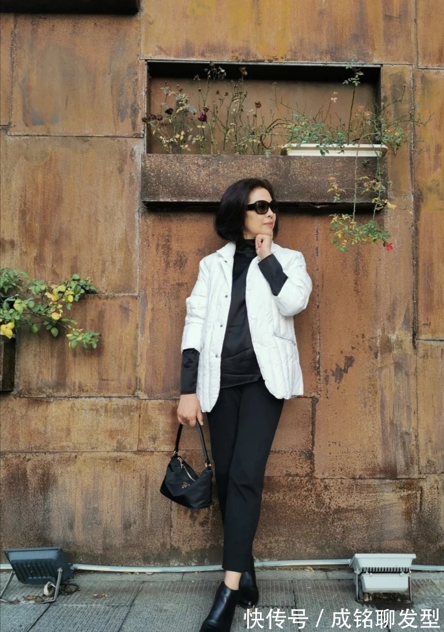 女性|不装嫩不做作,烟管裤+短靴显瘦又优雅,这才是老年人该有的穿搭