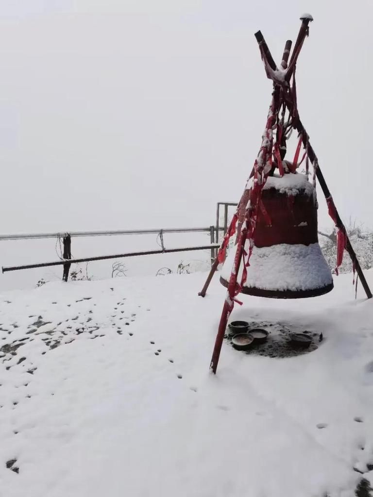 实拍！2021汶川第一场雪，来来来啦！