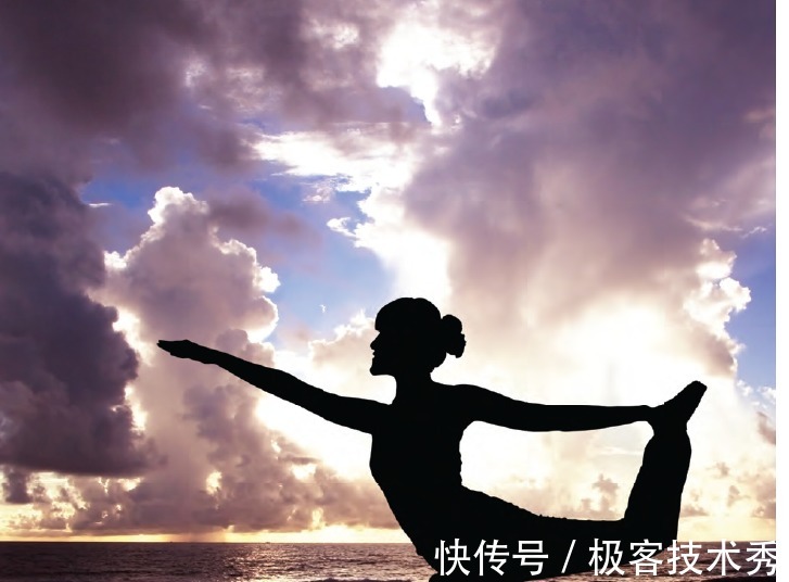 双脚|5个瑜伽动作，让你轻松get天鹅臂！