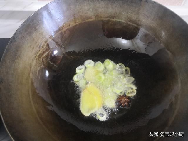 焖饭|夏季厨房热，宝妈给家人做营养一锅出，有肉有菜有主食，太香了