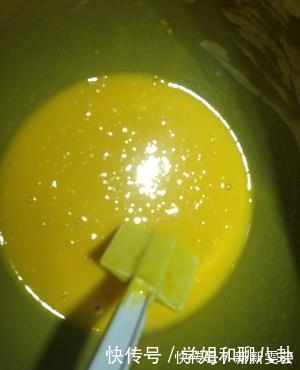 香甜玉米饼，随手一搅就能做，手都不沾面，方便好做味道好