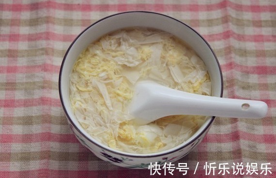 此物|还把鸡蛋和此物一起喂孩子1岁小女孩不幸去世,因宝妈常做此饭