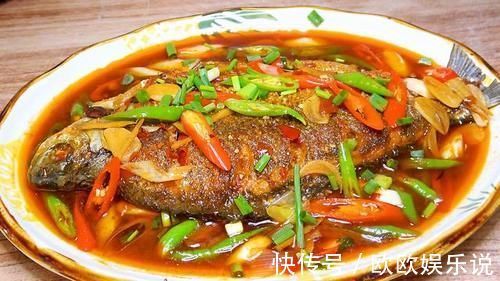 二荆条|煎鱼时,不要撒盐和用姜抹锅底,大厨教你一招,煎鱼不粘锅不破皮