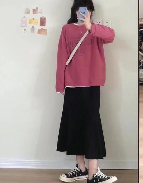 早春不建议单穿卫衣，换个穿法会更美更时髦，值得借鉴