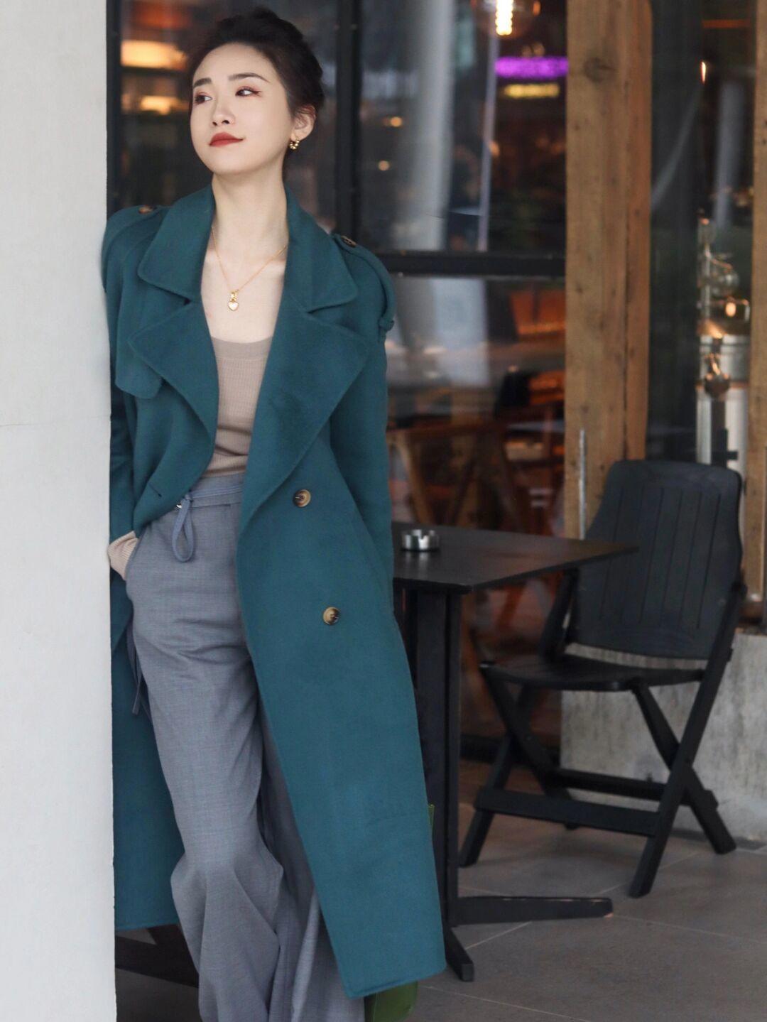 大衣 这个冬天一定要做好保暖工作,棕色羽绒服+直筒牛仔裤,休闲又百搭!