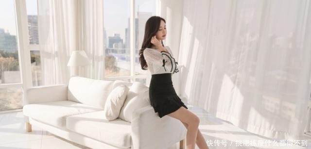 高腰半身裙配V领衬衫,真是最美不过孙允珠
