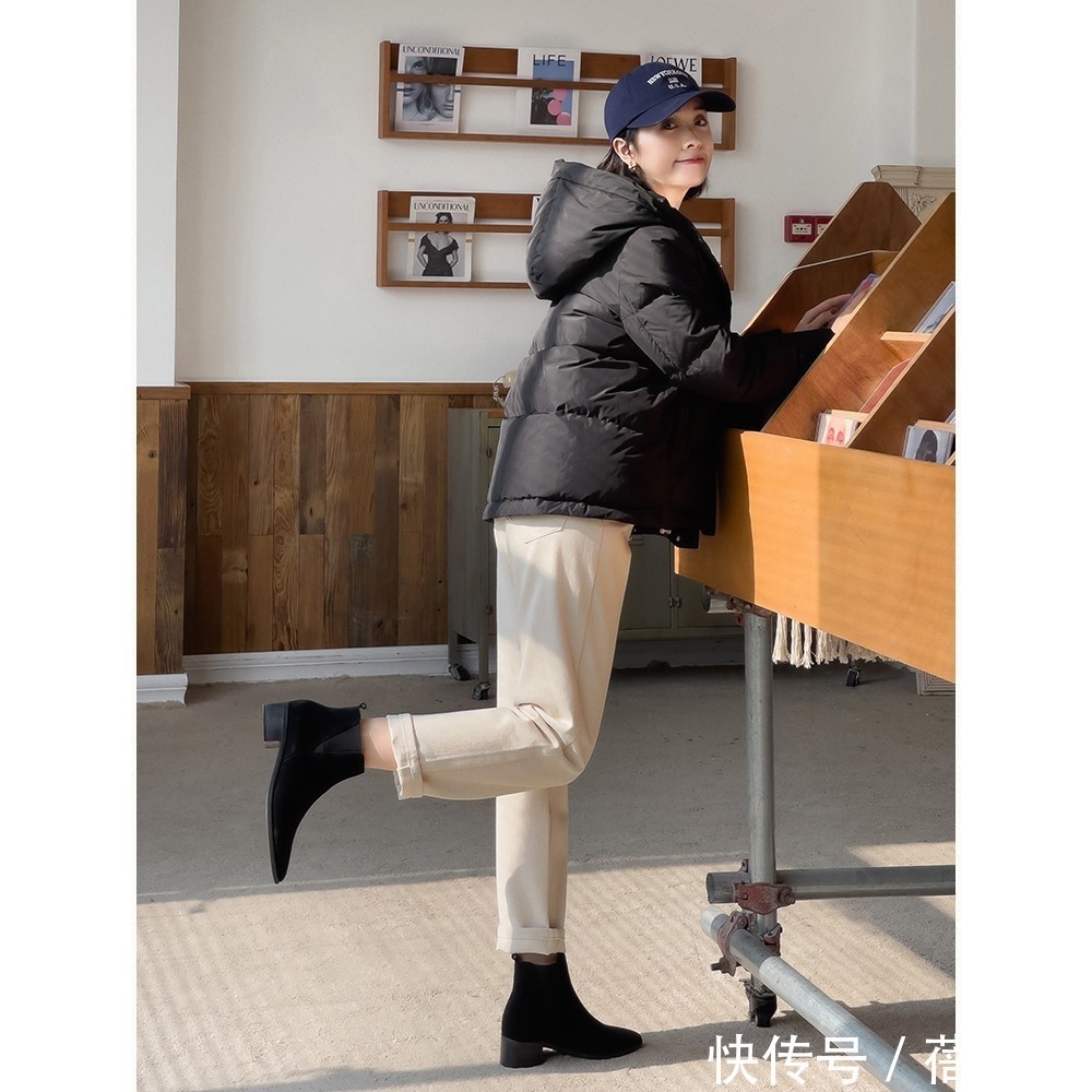 外套|奔三奔四的女人,建议多穿“这4种颜色”的外套,时髦又显气质