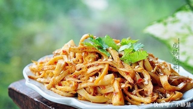 烤肉|杏鲍菇新吃法,一顿炒8个,比烤肉还香,夏天开胃不油腻