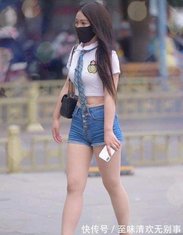 肩带 高贵优雅的瑜伽裤装扮更添清纯美感,显得腿长脚小,富有质感