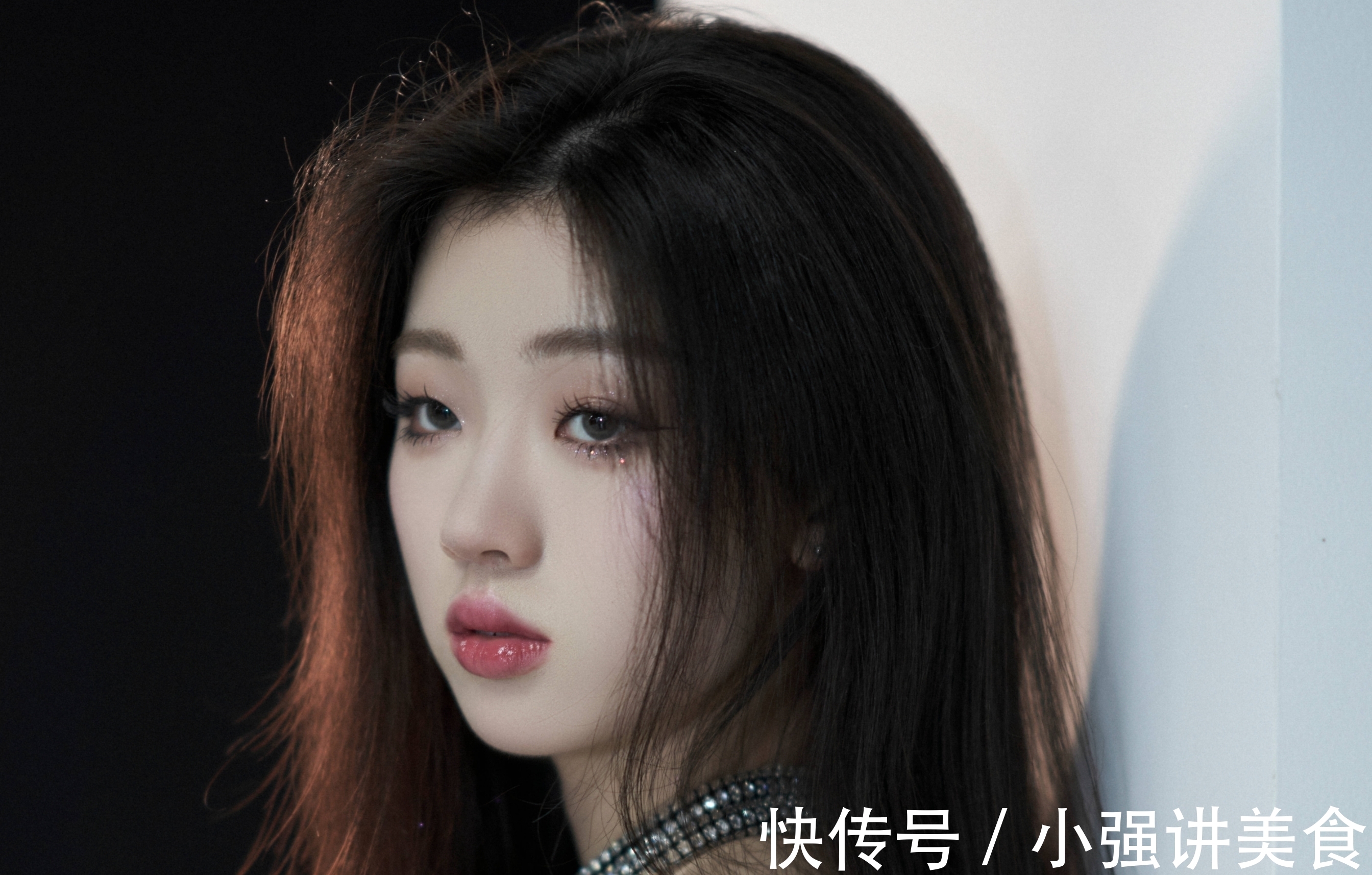 同样是《好声音》总冠军,伍珂玥和单依纯一对比,差距就出来了