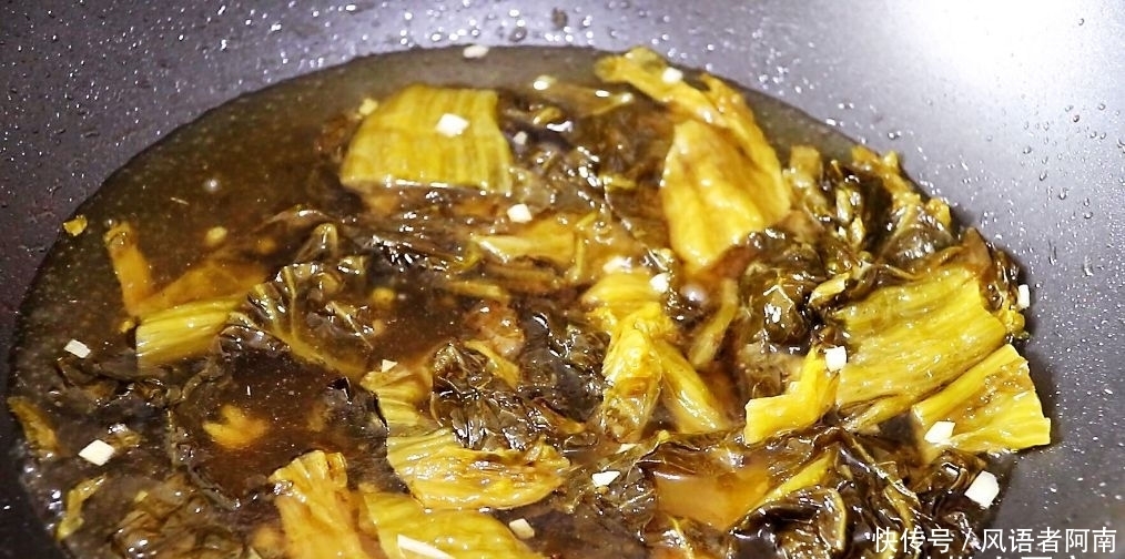 酸菜|用酸菜煮鸭血,鸭血煮的时间越长越好吃,一点不腥,鲜香嫩滑