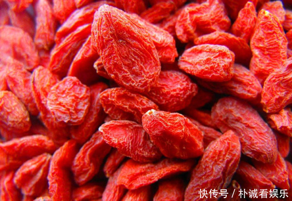 枸杞|枸杞白天吃和晚上吃哪个好吃对“赛人参”,吃错“易生病”