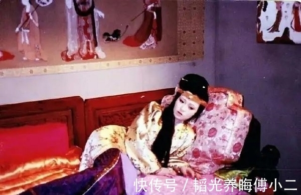 大庭广众$为什么秦可卿私德有亏,人缘却好到不行?